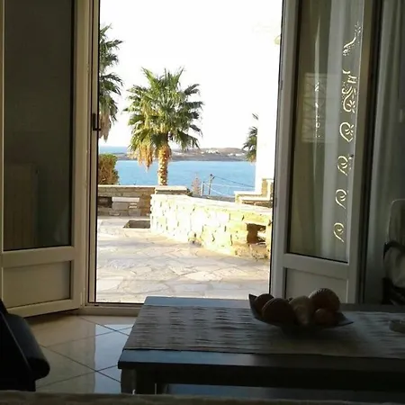 Three Palm House * Parasporos