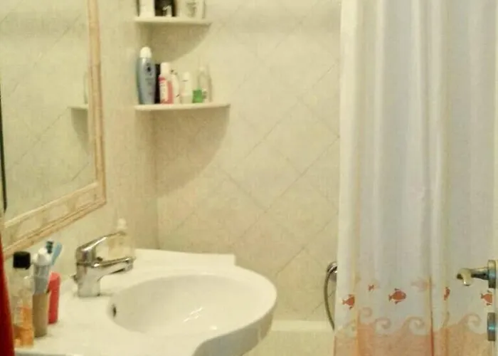 Three Palm House פרספורוס